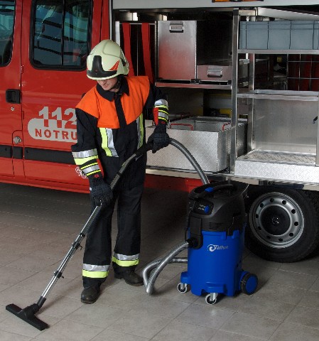 TAIFUN Feuerwehr-Wassersauger 200 AE